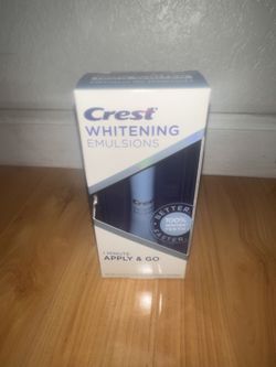 Crest Whitening Emulsions On-the-Go Leave-On Teeth Whitening Gel Pen, 0.35 Oz (10 G)