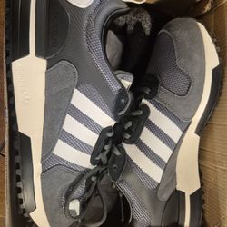  ADIDAS ZX 700 HD ( brand New)