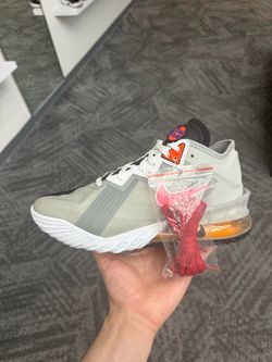 LeBron 18 low Bugs vs Marvin Space Jam
