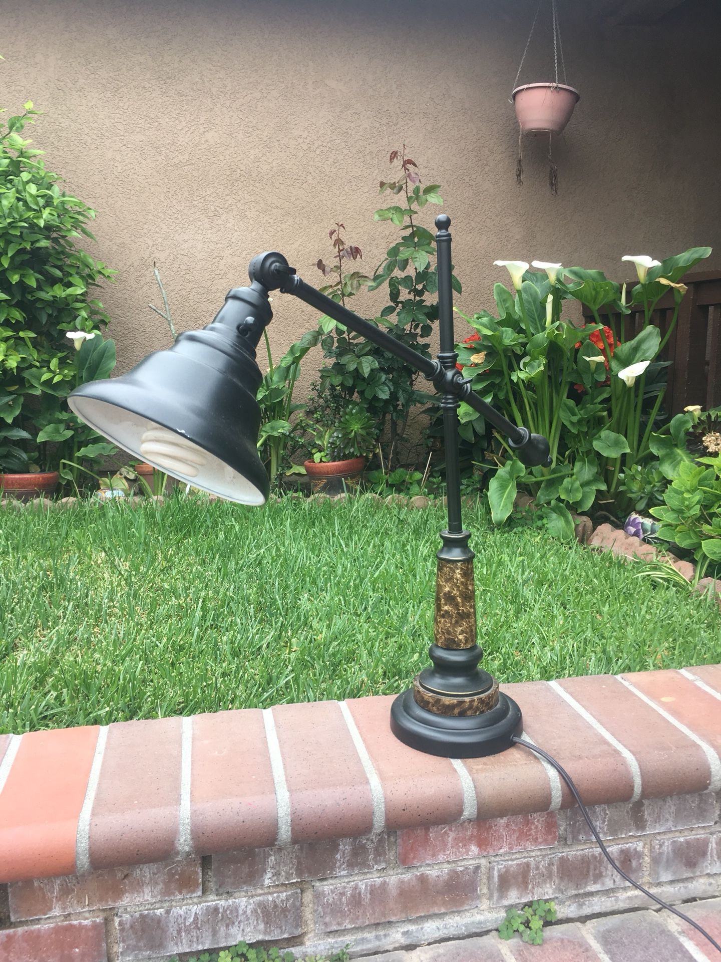 Desk lamp