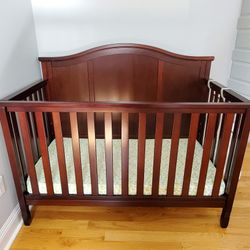Baby Crib With Mattress 