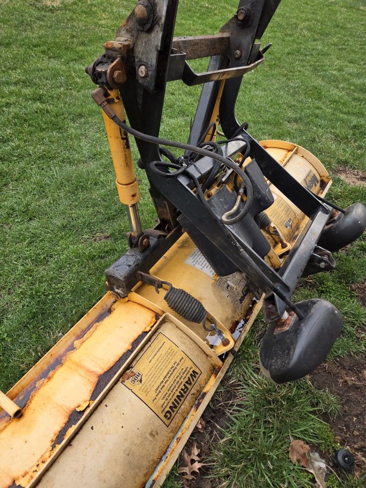 6,6 M e y e r s plow blade..
