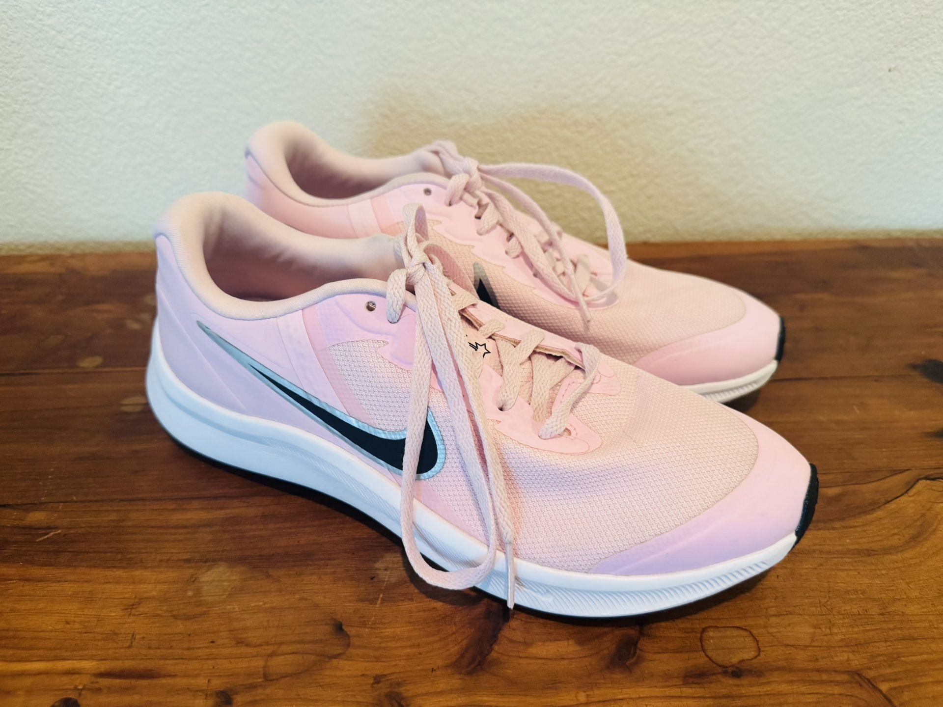 Girls Pink Nikes Size 6