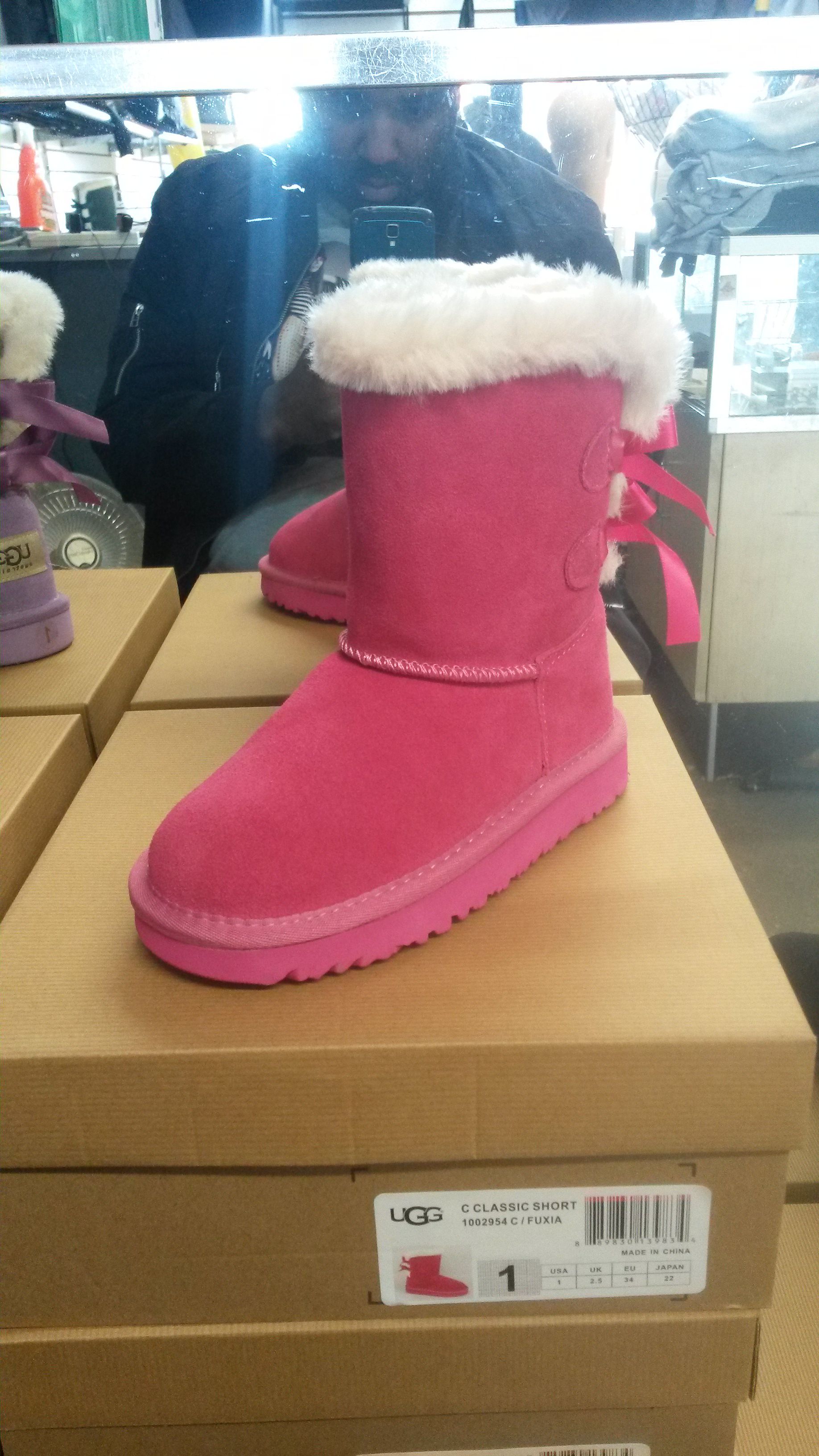 Kids uggs only 2 sizes left!!!