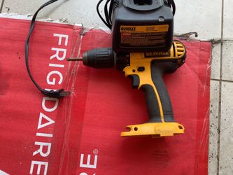 Dewalt 18 Volt Drill With Charger