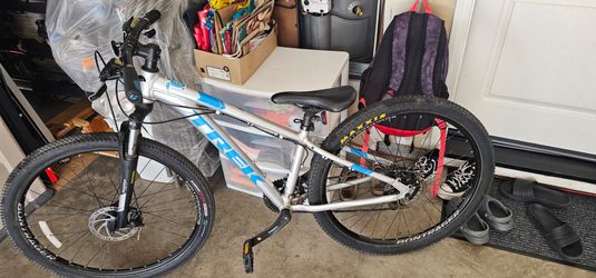 Trek Marlin 27.5" wheels mountain bike Disc brakes