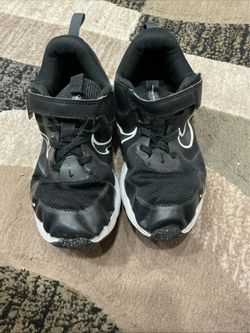 Nike black shoes boys size 2.5