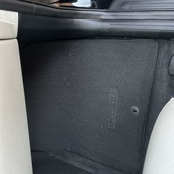 2020-2024 Kia Telluride Black Carpet Floormats Complete Set. Like New! 3rd Row Included