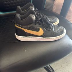 Nike Court Borough Mid 