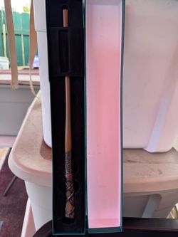 The wizarding worl of Harry Potter wand universal studios