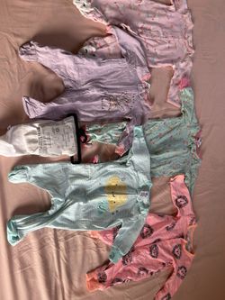 Newborn And 0-3 Months Baby Onesies And Pants With Attached Feet
