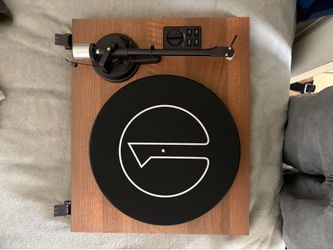 One by one record player