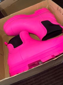 UGG DROPLET PINK Sz 8 women’s