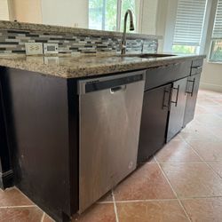 Whirlpool  Dishwasher 