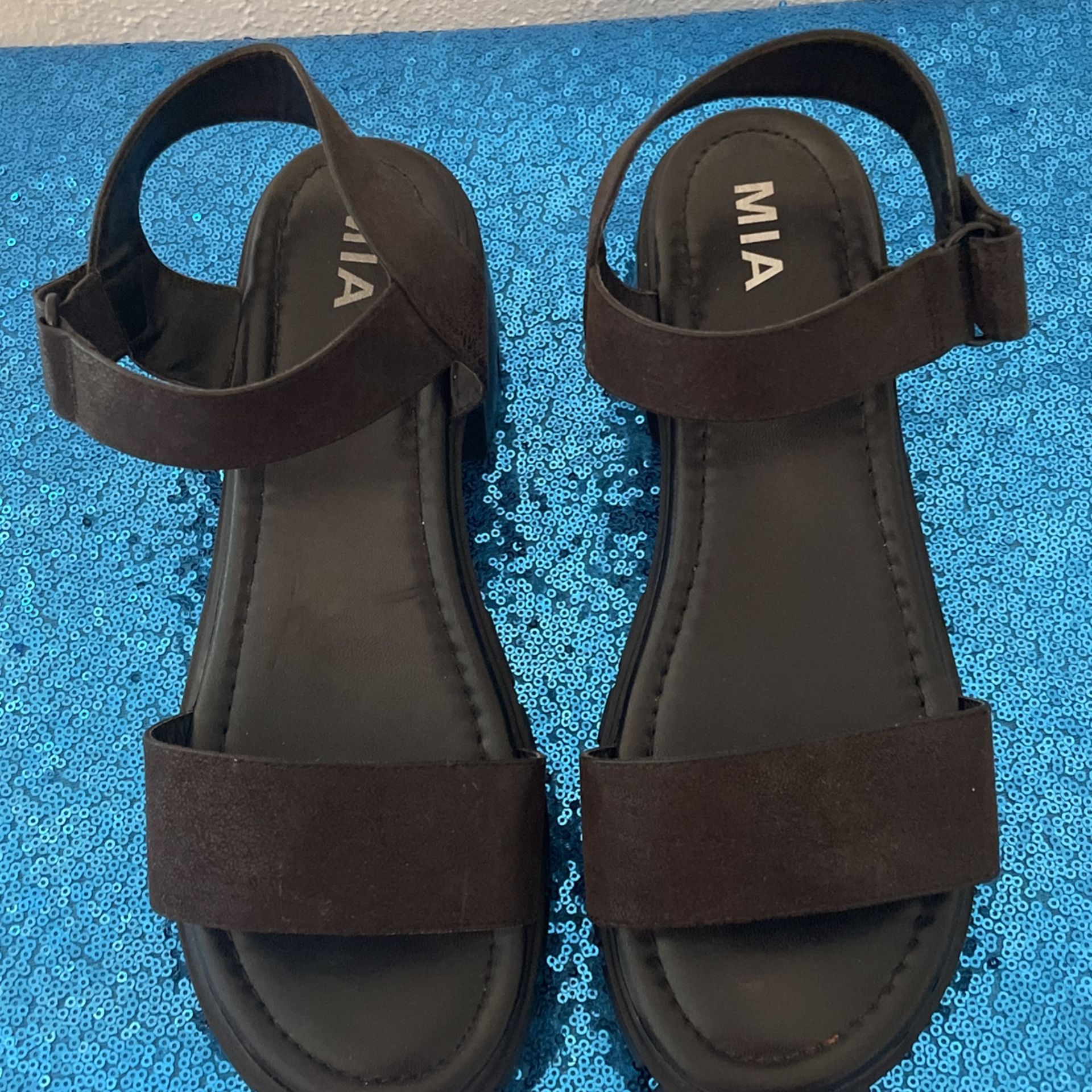 Black “Mia”sandals