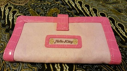 Hello Kitty Check Holder.