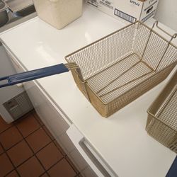 2 Fry baskets