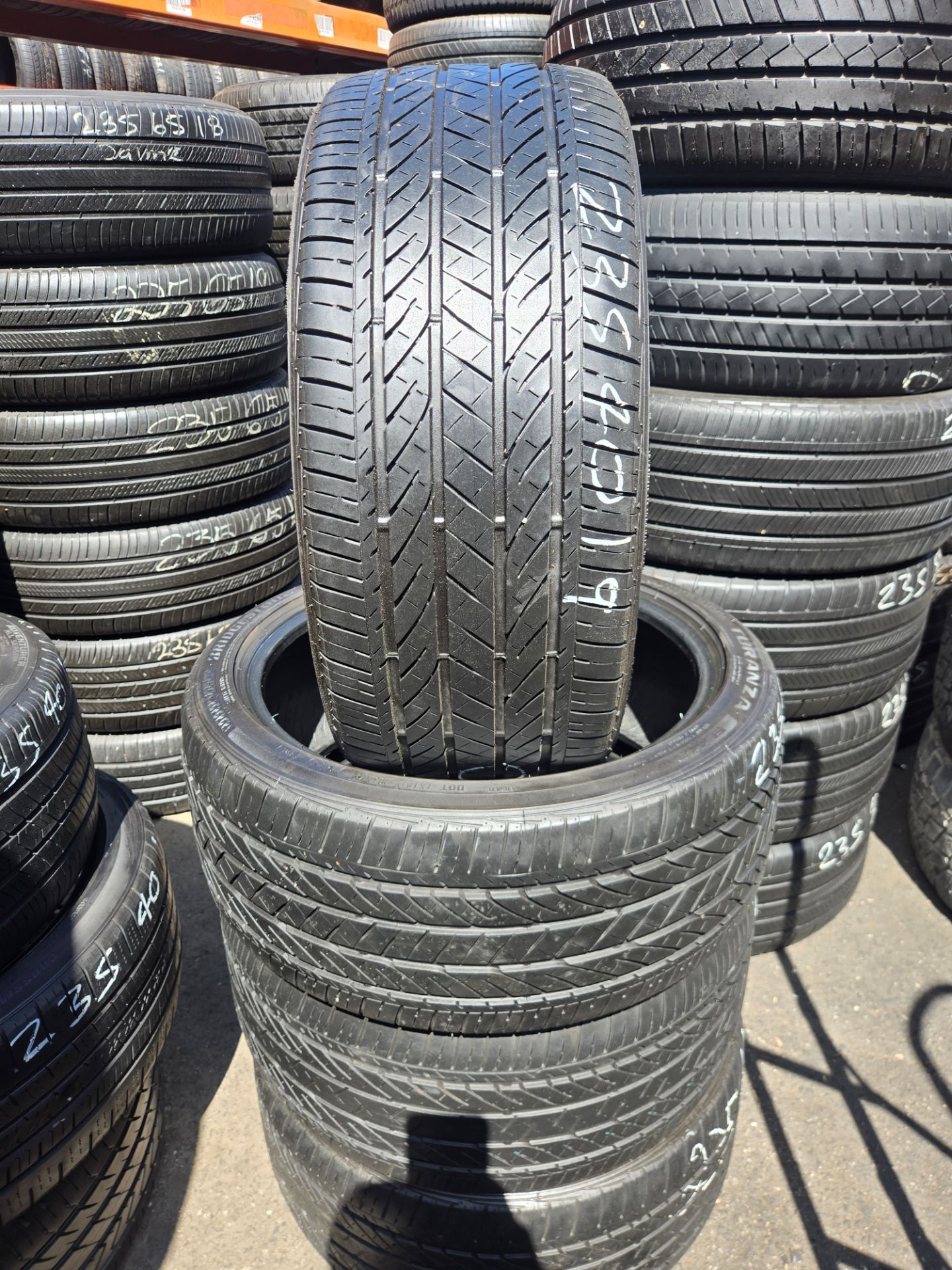 235/40/19 (4) tires Bridgestonee Installation And Balance