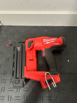 Milwaukee M18 FUEL 18-Volt Lithium-Ion Brushless Cordless Gen II 18-Gauge Brad Nailer (Tool-Only)