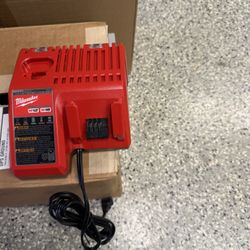 Milwuakee 18V And 12V Charger