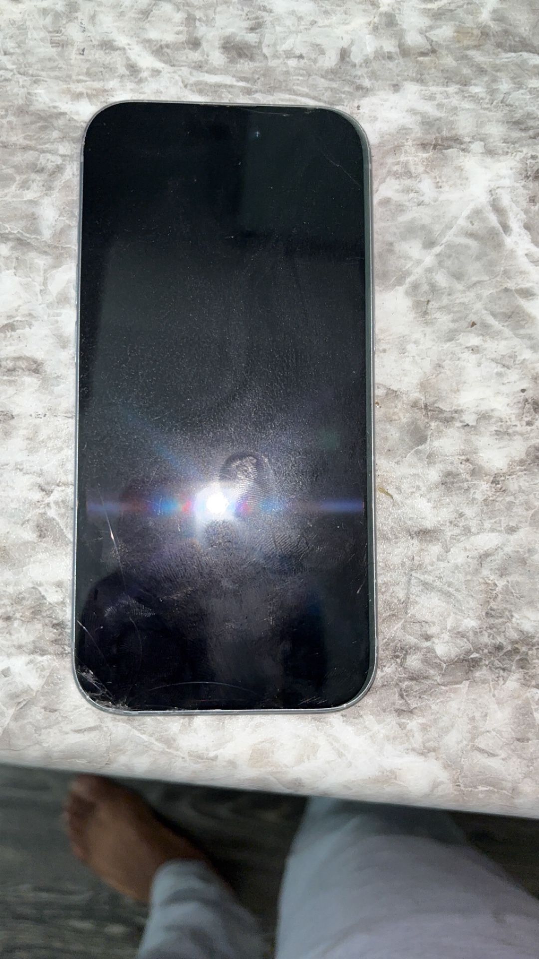 iPhone 15 128GB (cracked)