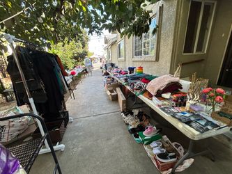 BIG Multi-Family Yard Sale ✨