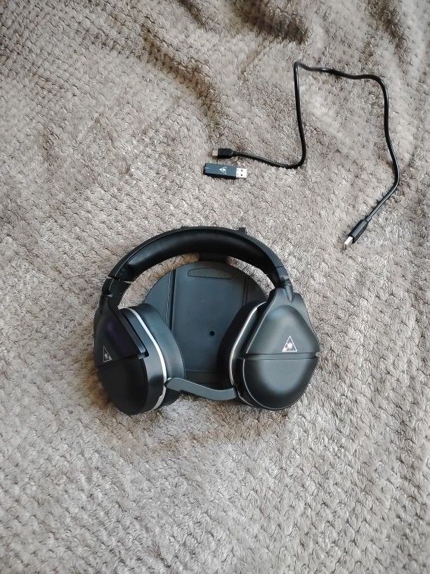 Turtle Beach700 Pro Max Bluetooth Wirless Bout New For 189 Only Had Them For A Month