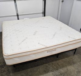 Saatva Classic Firm King Mattress - Like New!