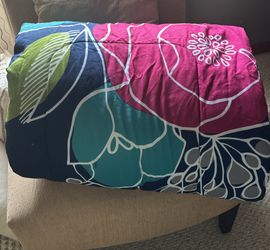 Full/ Queen Comforter 