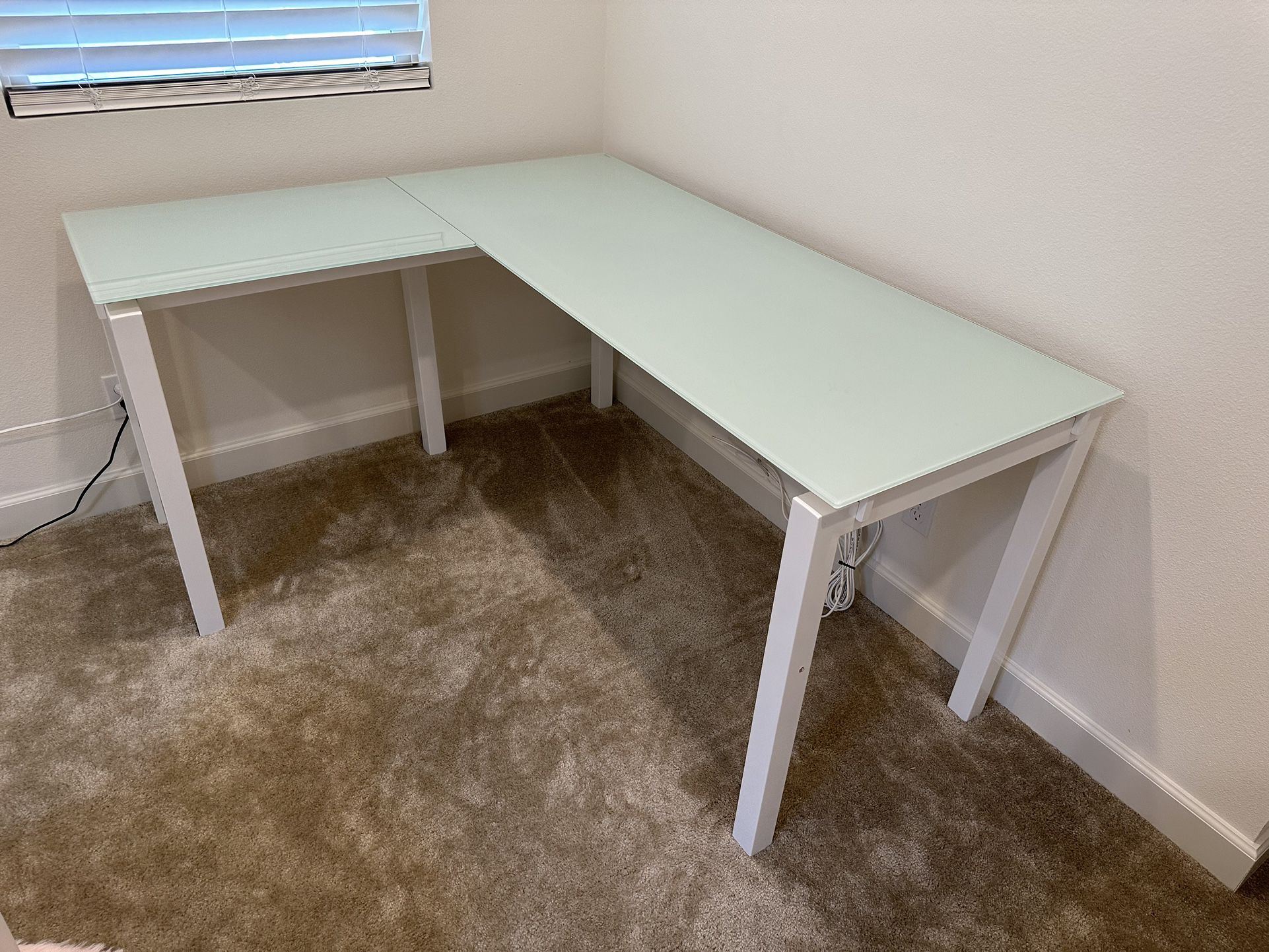 L-shape Office Desk/table  