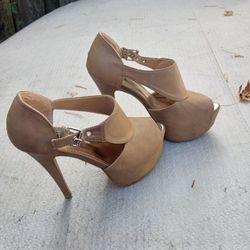 Size 8 Ladies Shoes 