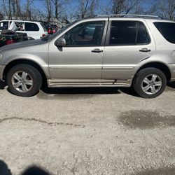2005 mercedes ML series (FOR PARTS)