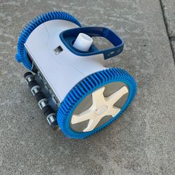 Hayward Aquanaut Aka The Pool Cleaner With Hoses 