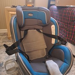 CHICCO CAR SEAT.