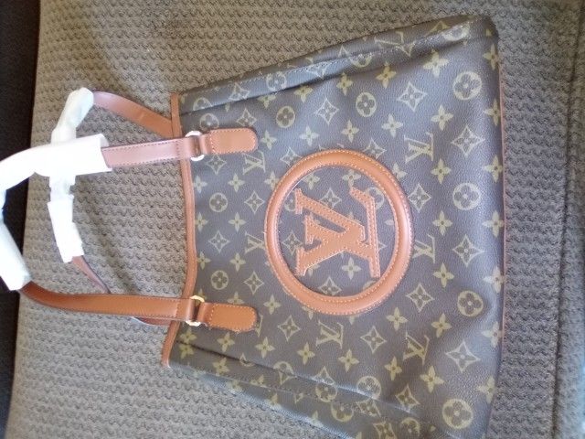Louis Vuitton Purse/ W Crossbow strap