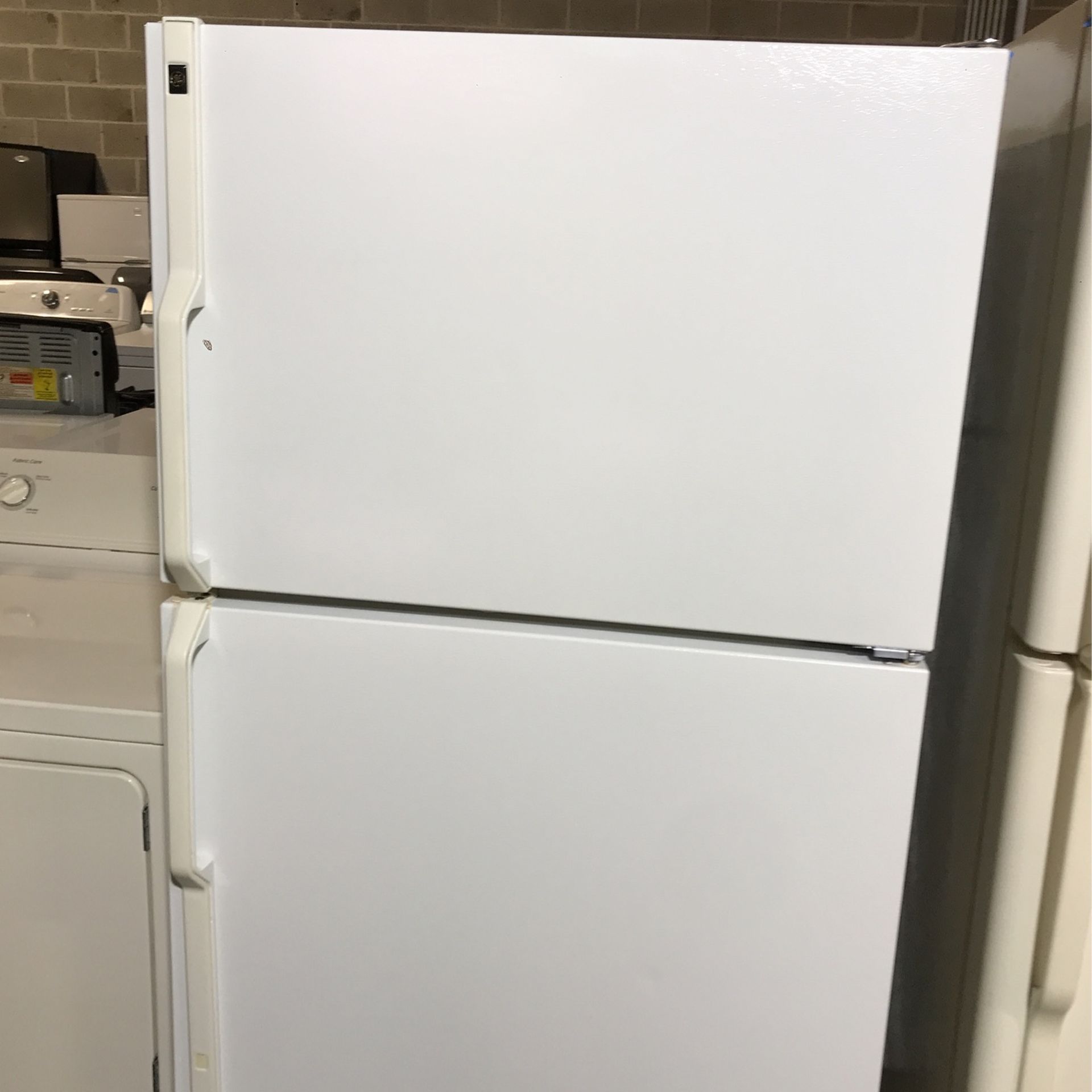 GE Refrigerator Top Freezer White