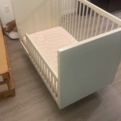 Toddler Crib w/mattress