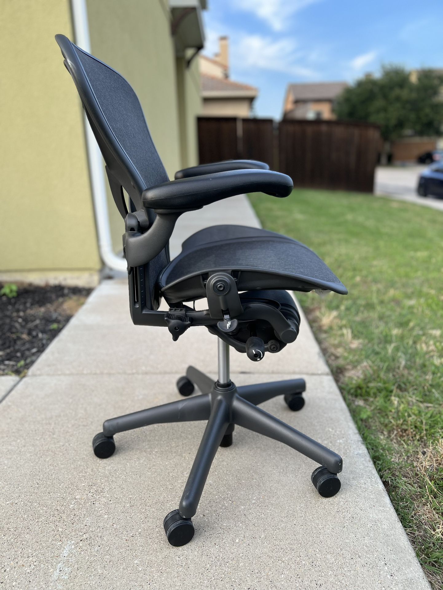 Herman Miller Aeron Office Chair /size b/fully Loaded /posture Fit