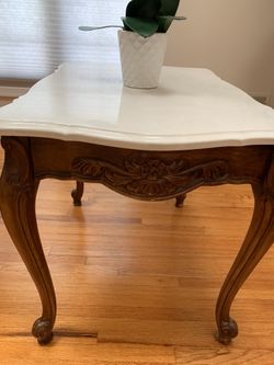 2 End tables with marble top and wooden legs