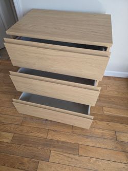 Dresser/3 drawers
