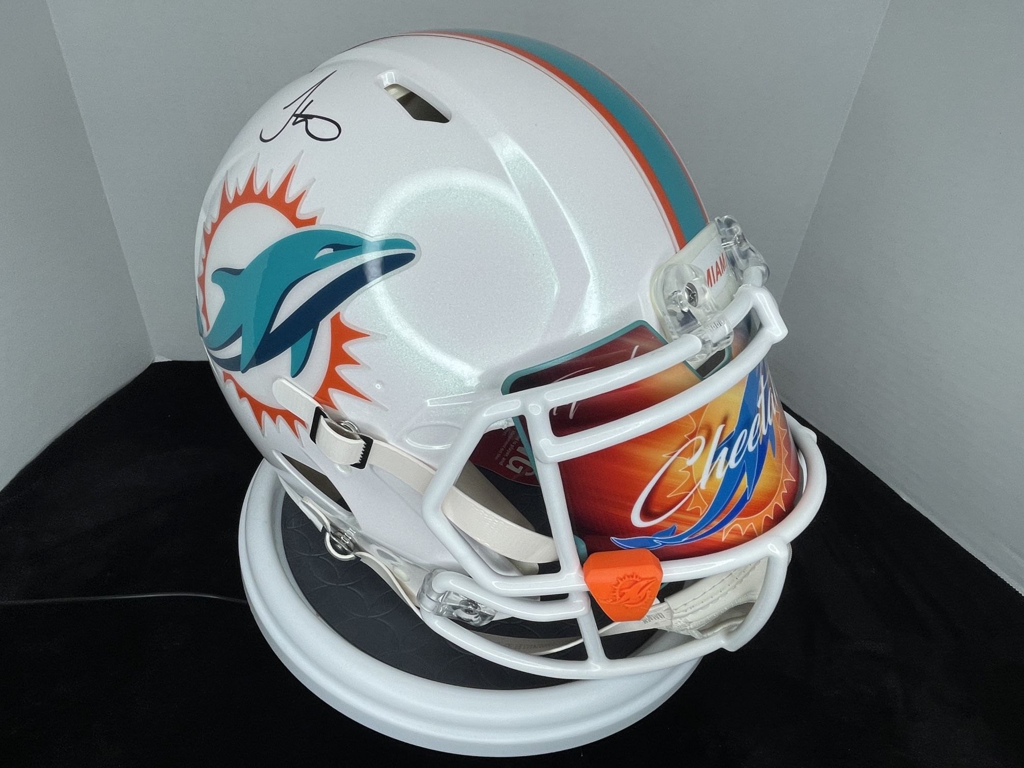 PRICE DROP Tyreek Hill Miami Dolphins Signed Auto Full Size Authentic  Helmet w/Custom Visor