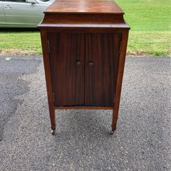 Old Fashion Victrola Stand