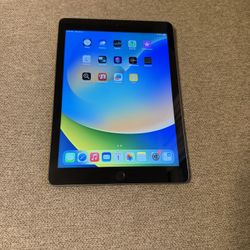 Apple iPad 5th Generation – 32GB – Space Gray