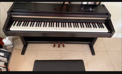 Yamaha Clavinova Piano CLP-930