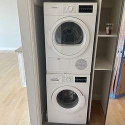 Bosch 300 Series Stackable Washer/Dryer