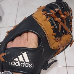Adidas TS-1200FBR Boys Game Ready 12” Baseball First Base Mitt Right Throw (Item description.)
This glove is for the RIGHT handed thrower as the glove