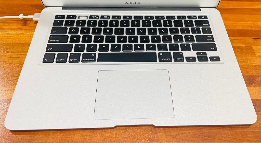Apple MACBOOK AIR 2015 13” 2.2GHz i7 8GB RAM 500GB SSD OS MONTEREY