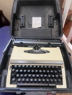 Vintage Portable Sears Roebuck Typewriter Light Tan w/ Cover Case