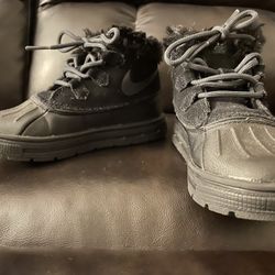 10c Nike ACG Fur Boots 