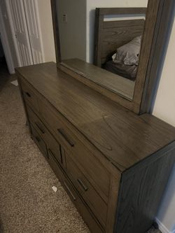 Dresser And Matching Bed Frame Great Condition!!!!!!!! Must Go !!!!!!